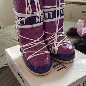Moon Boot Vibrant Purple with White Accents